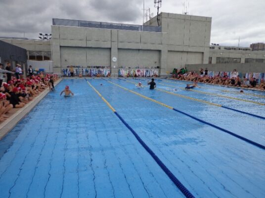 日出学園小学校　水泳大会