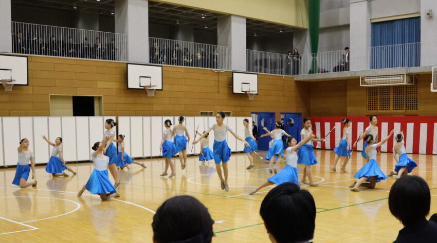 中学校バトントワーリング部演技