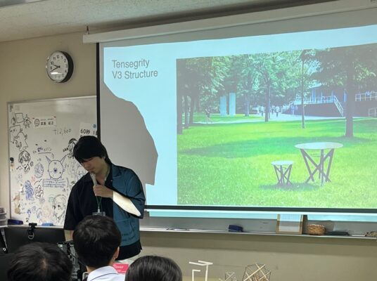 卒業生による出前授業を実施しました（情報Ⅱ）